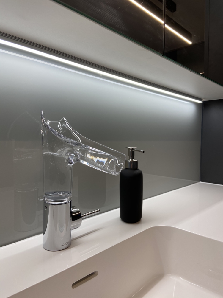 Inspectie ontsmettingsmiddel Poort Glazen spatwand in je keuken of badkamer - Interieurglas